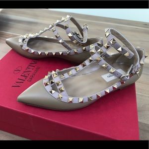 Rare Valentino flats Size 34/US4 nude (tan) color